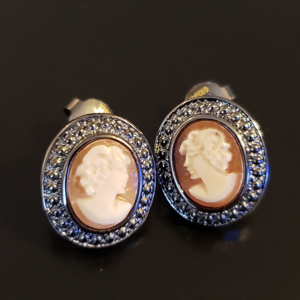 💕Amedeo Black Hand Carved Cameo Earings